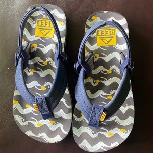 Toddler Reef flip flops size 9/10